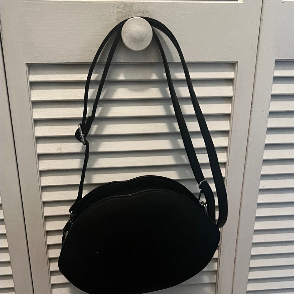 # 0845+ Women’s Vampire Lips Red and Black Shoulder Bag - Picture 4 of 15